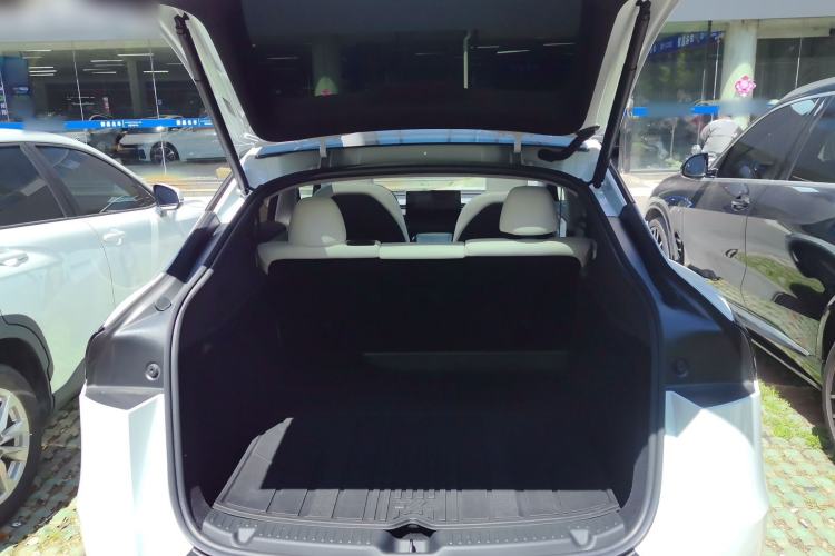 Used Tesla Model Y 2025 Rear-Wheel-Drive Version
