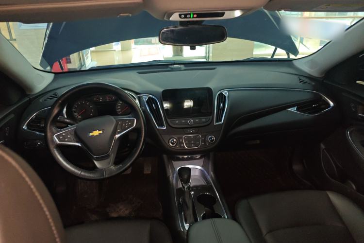 Used Chevrolet Malibu XL 2022 535T Automatic Sport Edition Center Console