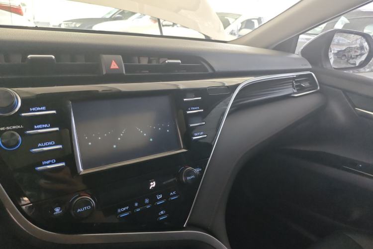 Used Toyota Camry 2018 2.0G Luxury Edition
