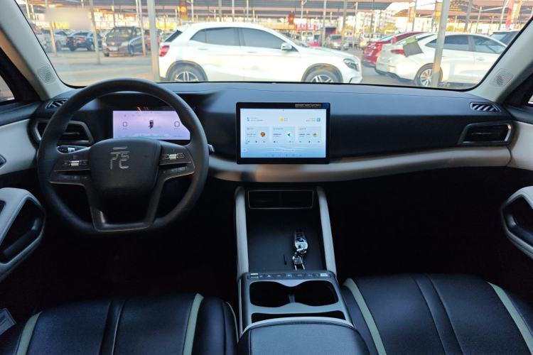 Used BYD Yuan UP 2025 Model 301KM Leading Version
