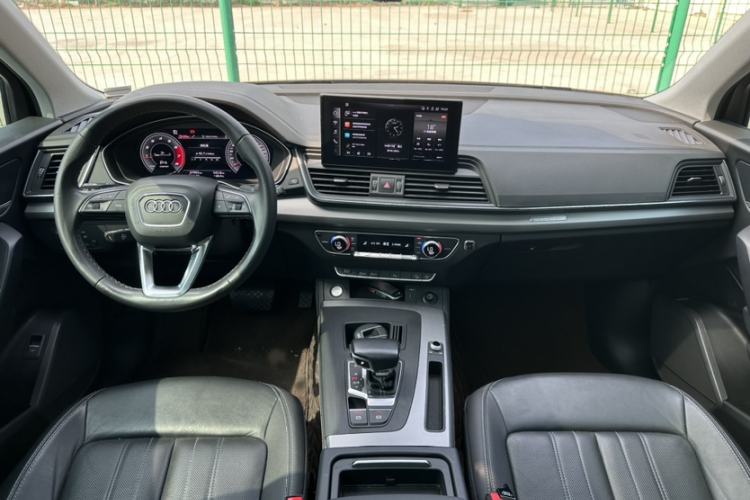 Used Audi Q5L 2022 40T Fashionable and Elegant Model Interior 1