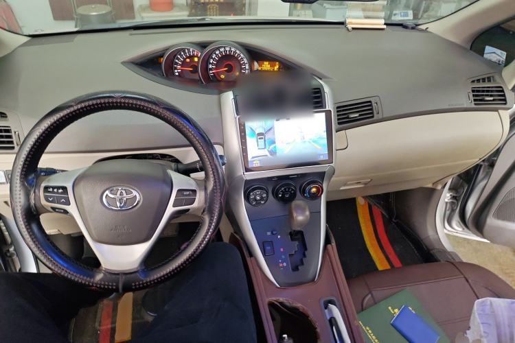 Used Toyota Verso 2015 180E CVT Crossover Edition Center Console