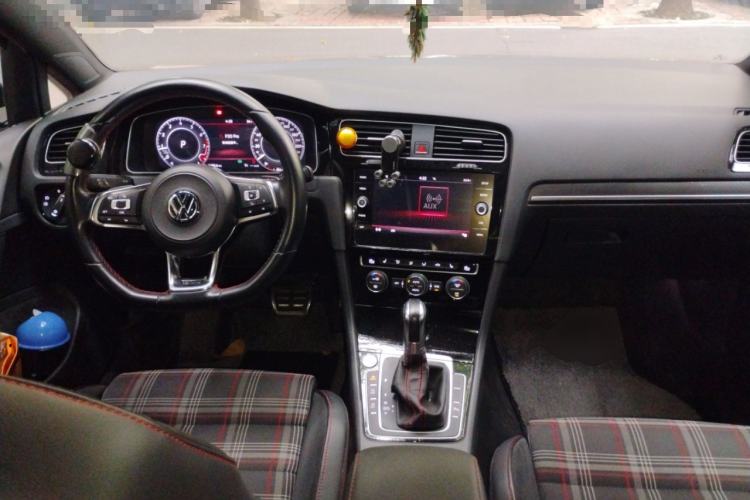 Used Volkswagen Golf GTI 2018 2.0 TSI GTI Center Console