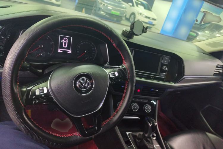 Used Volkswagen Sagitar 2019 200TSI DSG Comfort Version China VI Standard Center Console