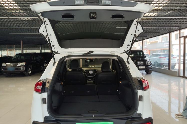 Used Jeep Cherokee 2017 2.0L Superior Edition Trunk