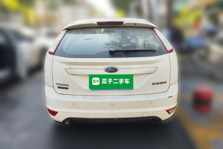 Used Ford Focus 2014 Hatchback Classic 1.8L Manual in Cool White Collector's Edition