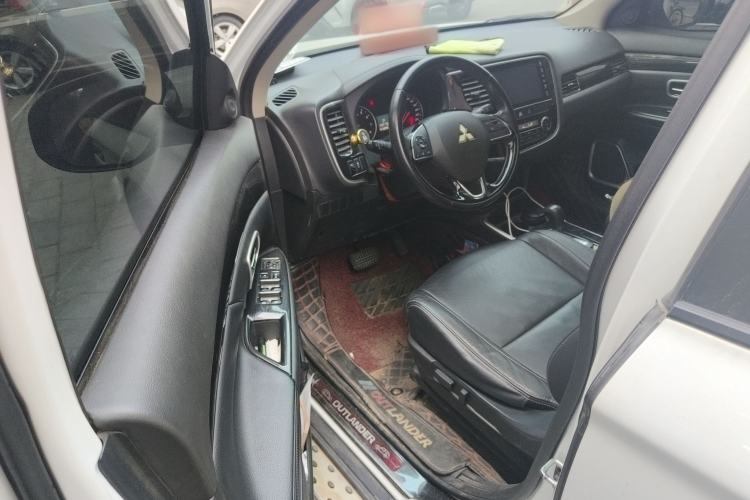 Used Mitsubishi Outlander 2017 2.0L Two-Wheel Drive Glory Edition 5 Seats Driver Seat