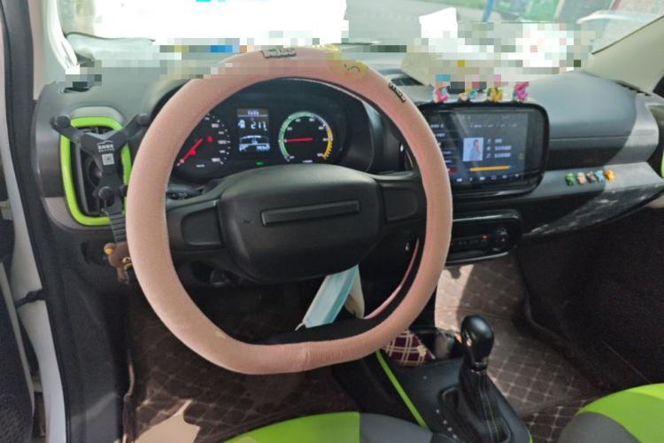 Used Roewe Clever 2021 302 km New Four-Seater Super-Efficient Version Steering Wheel