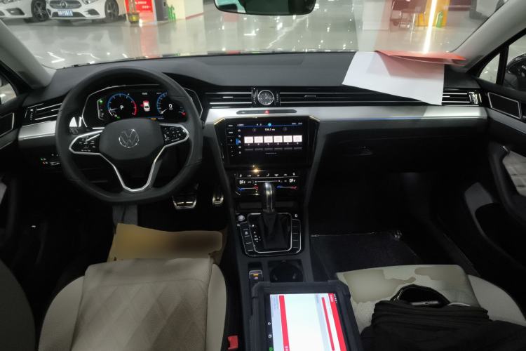 Used Volkswagen Magotan 2023 2 Million Units Commemorative Edition 330TSI DSG Luxury Version Center Console