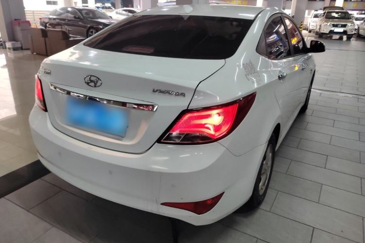 Used Hyundai Verna (older generation) 2014 1.4L Automatic Leading-Edge GLX Rear Right 45 Deg