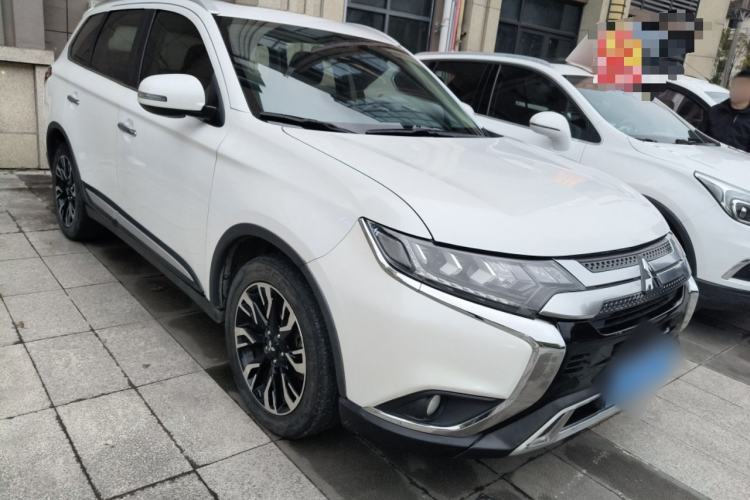 Used Mitsubishi Outlander 2019 2.4L 4x4 Zhi Xiang Edition 5 Seats China V Emission Standard

