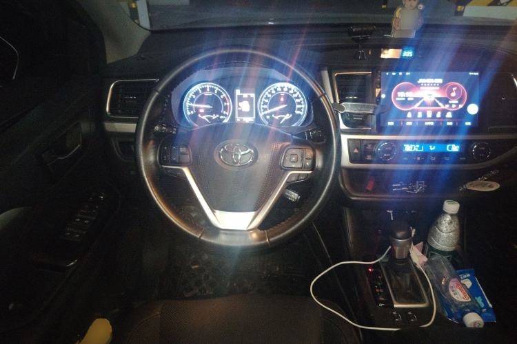 Used Toyota Highlander 2018 2.0T Four-Wheel Drive Luxury Edition 7 Seats China V Emission Standard

