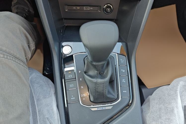 Used Volkswagen Tiguan L New Energy 2023 430 PHEV Plug-in Hybrid Prestige Edition Interior 4