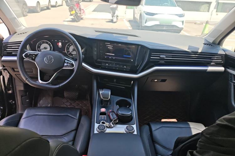 Used Volkswagen Touareg  Center Console