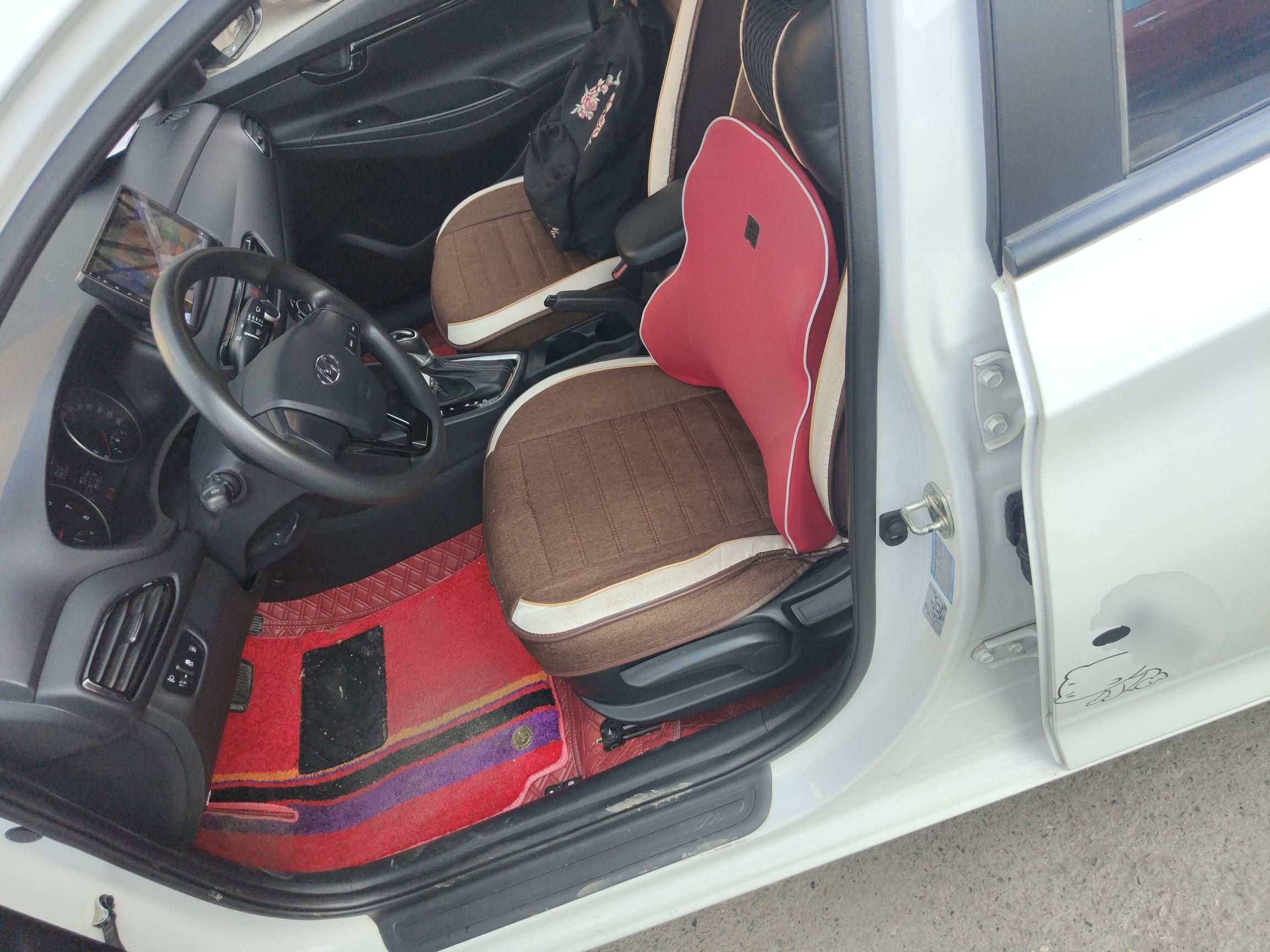 Переднее сиденье в автомобиле