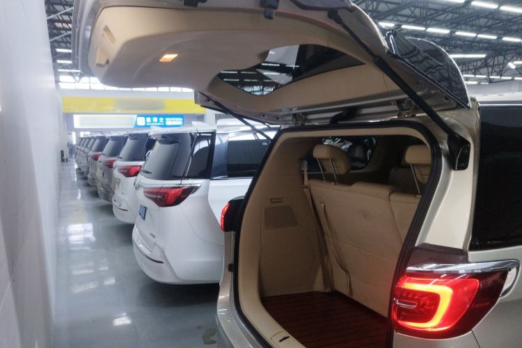 Used Buick GL8 2022 ES Landtrek 653T Luxury Edition