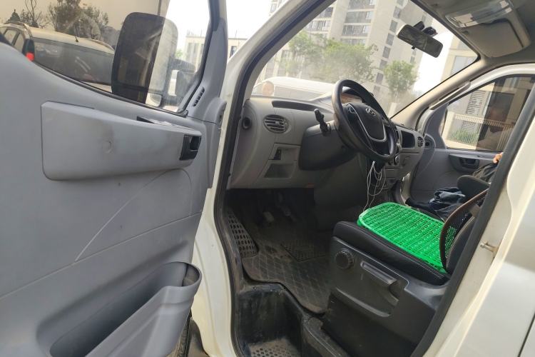 Used SAIC MAXUS Xintu V80 2021 2.0T Manual Classic Aoyuntong Short Wheelbase Mid-Roof 5/6-Seater
