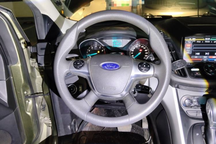 Used Ford Kuga 2015 1.5L GTDi Two-Wheel-Drive Comfort Model Steering Wheel
