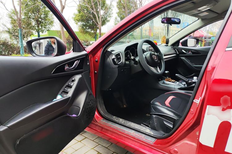 Used Mazda 3 Axela 2016 Sedan 1.5L Automatic Comfort Model