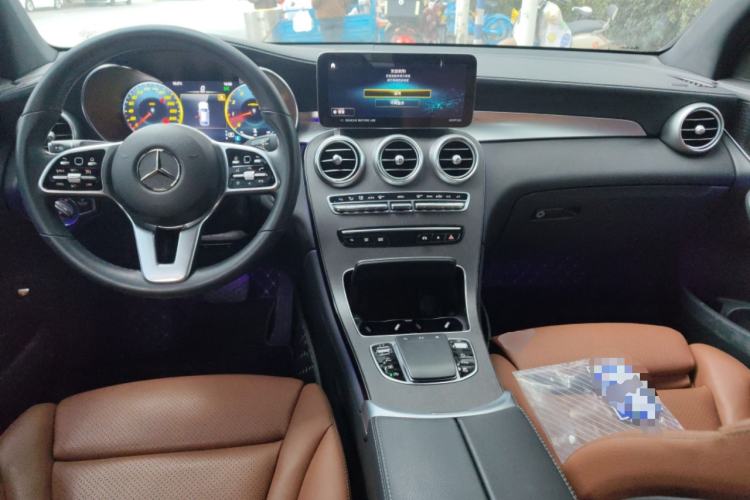 Used Mercedes-Benz GLC Coupe 2022 Refreshed GLC 300 4MATIC Coupe SUV Center Console