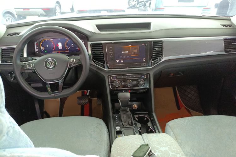 Used Volkswagen Teramont 2020 Revised Version 330TSI Two-Wheel Drive Comfort Edition Center Console