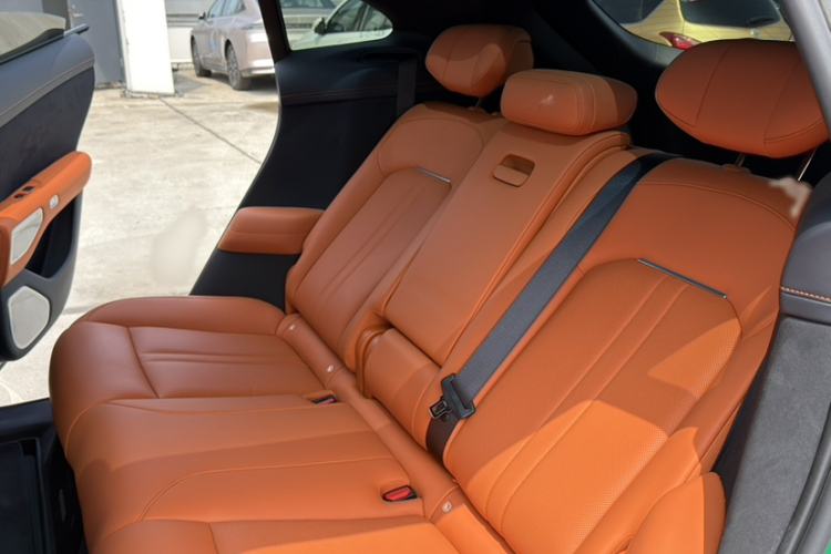 Used Xiaomi Auto YU7 2025 Ultra-Long Range High-Performance All-Wheel-Drive Max Edition
