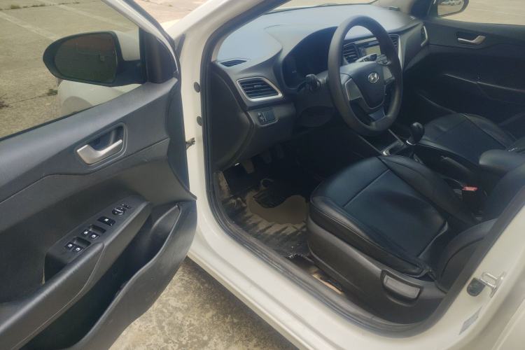 Used Hyundai Verna (new generation) 2016 1.4L Manual Cool Edition GLS Driver Seat