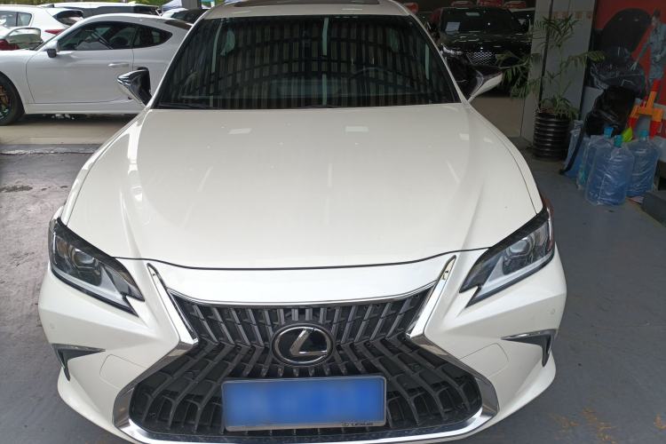 Used Lexus ES 2022 300h Excellence Edition
