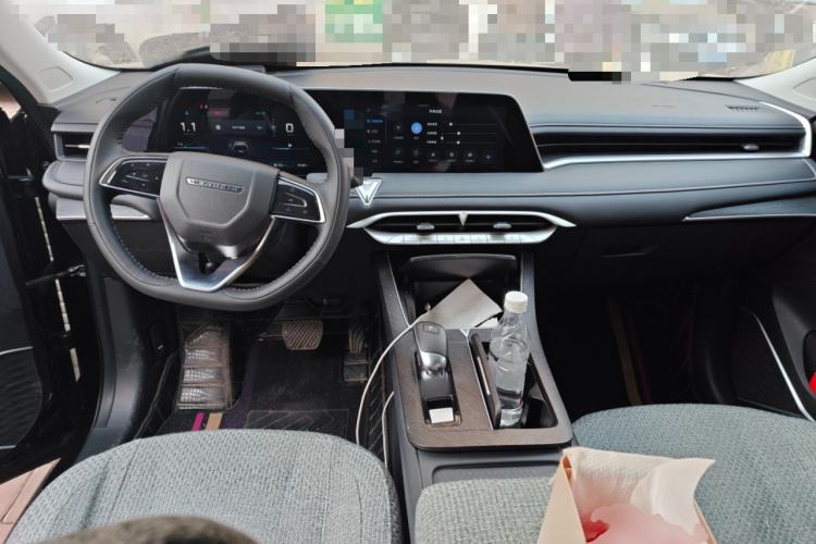 Used Venucia V 2022 260T Black Horse Edition · Idol Center Console