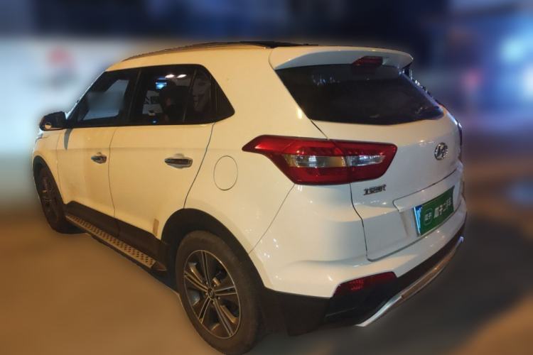 Used Hyundai ix25 2015 1.6L Automatic Two-Wheel-Drive Deluxe DLX Model
