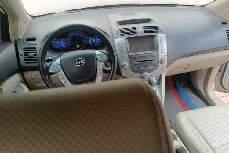 Used BYD S6 2011 2.4L Automatic Luxury Edition
