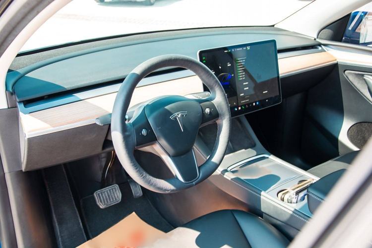 Used Tesla Model Y 2021 Long-Range All-Wheel-Drive Version