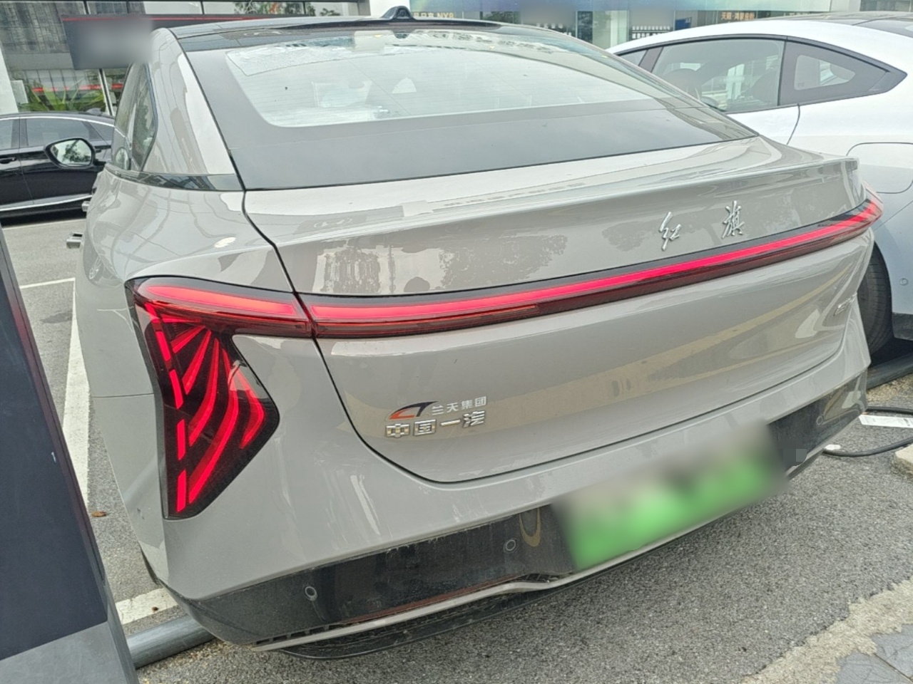 Hongqi EH7 2025 640 All-Wheel Drive Smart Selection Edition — снимка 4