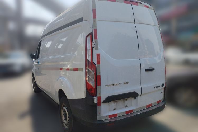 Used Ford Transit 2019 2.0T Diesel Van Mid-Chassis Mid-Roof 3-Seater China VI Standard