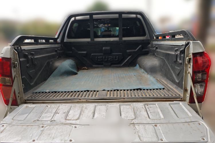 Used Isuzu D-MAX 2018 3.0T Four-Wheel Drive Automatic Ultra-Luxury Version 4JJ1-TC HI