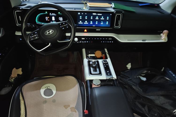Used Hyundai ix35 2023 Musso 2.0L Prestige LUX Edition Center Console