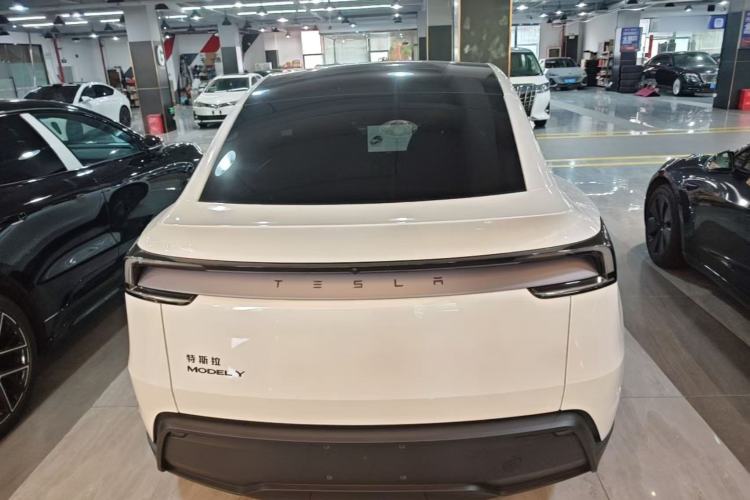Used Tesla Model Y 2026 Rear-Drive Model
