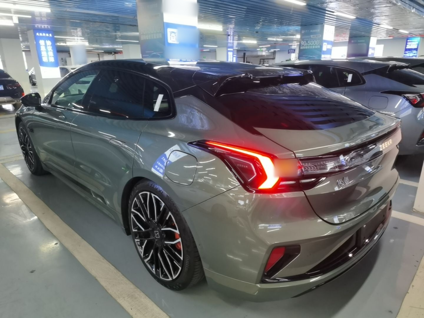 Zeekr 001 2024 YOU Edition 100 kWh All-Wheel Drive — снимка 4