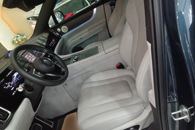 Used Hima AITO M9 2024 Range-Extended Ultra Version 52 kWh 6-Seater Model Left Front Seat