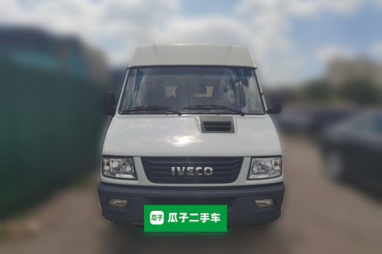 Used Iveco Daily 2017 2.5T A35 Passenger Van 5-7 Seats Model 47Z5 Front