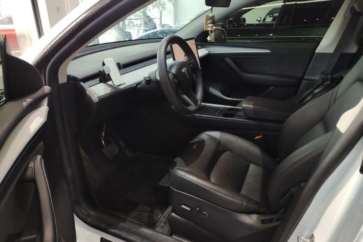 Used Tesla Model Y 2023 Rear-Wheel-Drive Version Left Front Seat