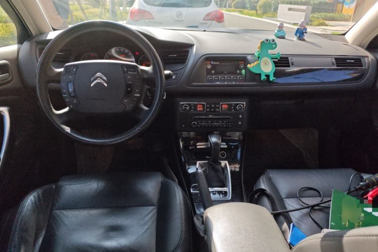 Used Citroen C5 2014 2.0L Automatic Luxury Edition Center Console