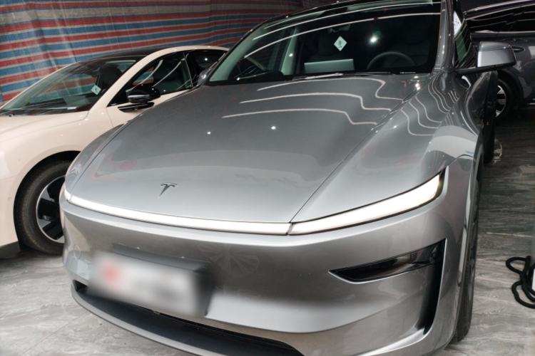 Used Tesla Model Y 2025 Long-Range All-Wheel-Drive Version