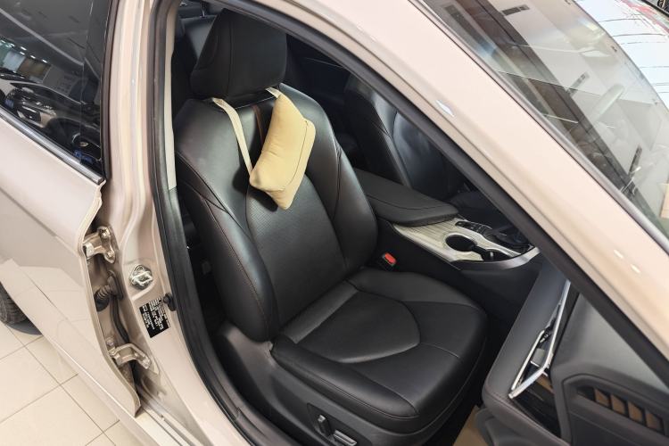 Used Toyota Camry 2019 Dual-Engine 2.5 HG Luxury Edition China VI Standard
