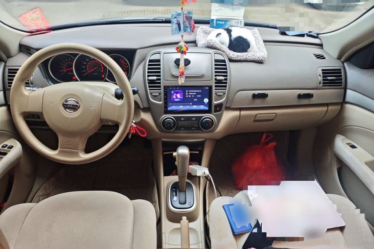 Used Nissan Sylphy 2016 Classic 1.6XE Automatic Comfort Edition Center Console