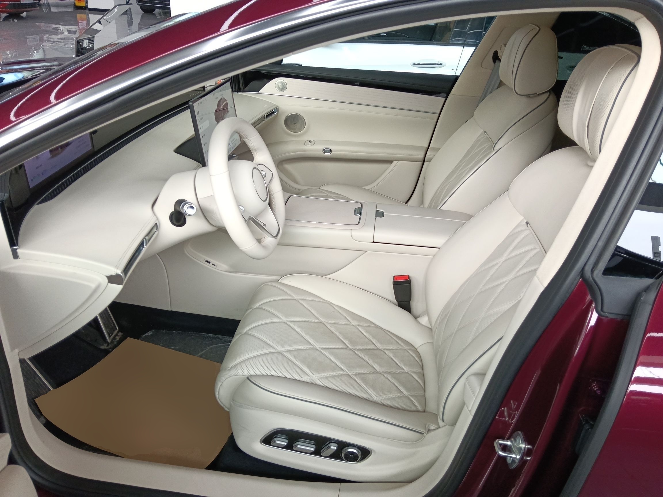 Переднее сиденье в автомобиле