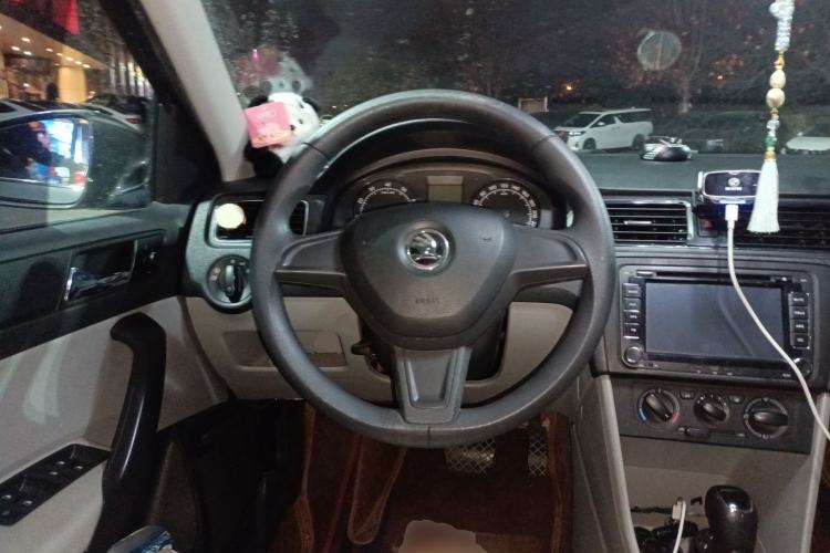 Used Skoda Rapid 2015 1.6L Automatic Smart Selection Model
