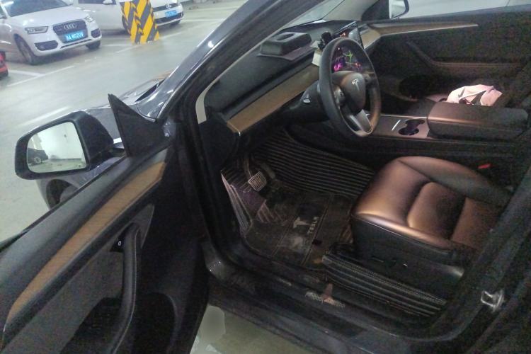 Used Tesla Model Y 2021 Long-Range All-Wheel-Drive Version
