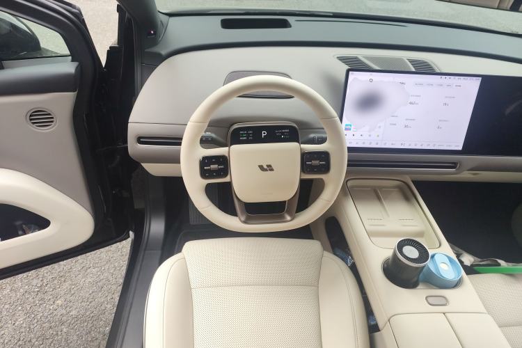 Used Li Auto i6 2025 Model Two-Wheel-Drive Standard Type
