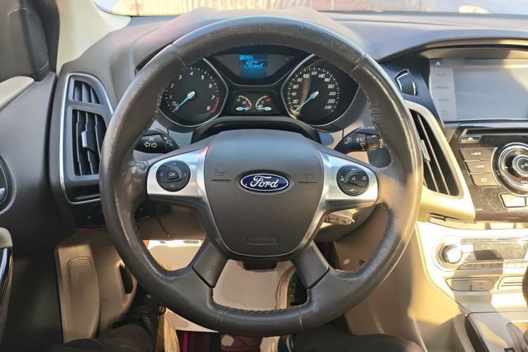 Used Ford Focus 2012 Sedan 1.6L Automatic Fashion Edition
